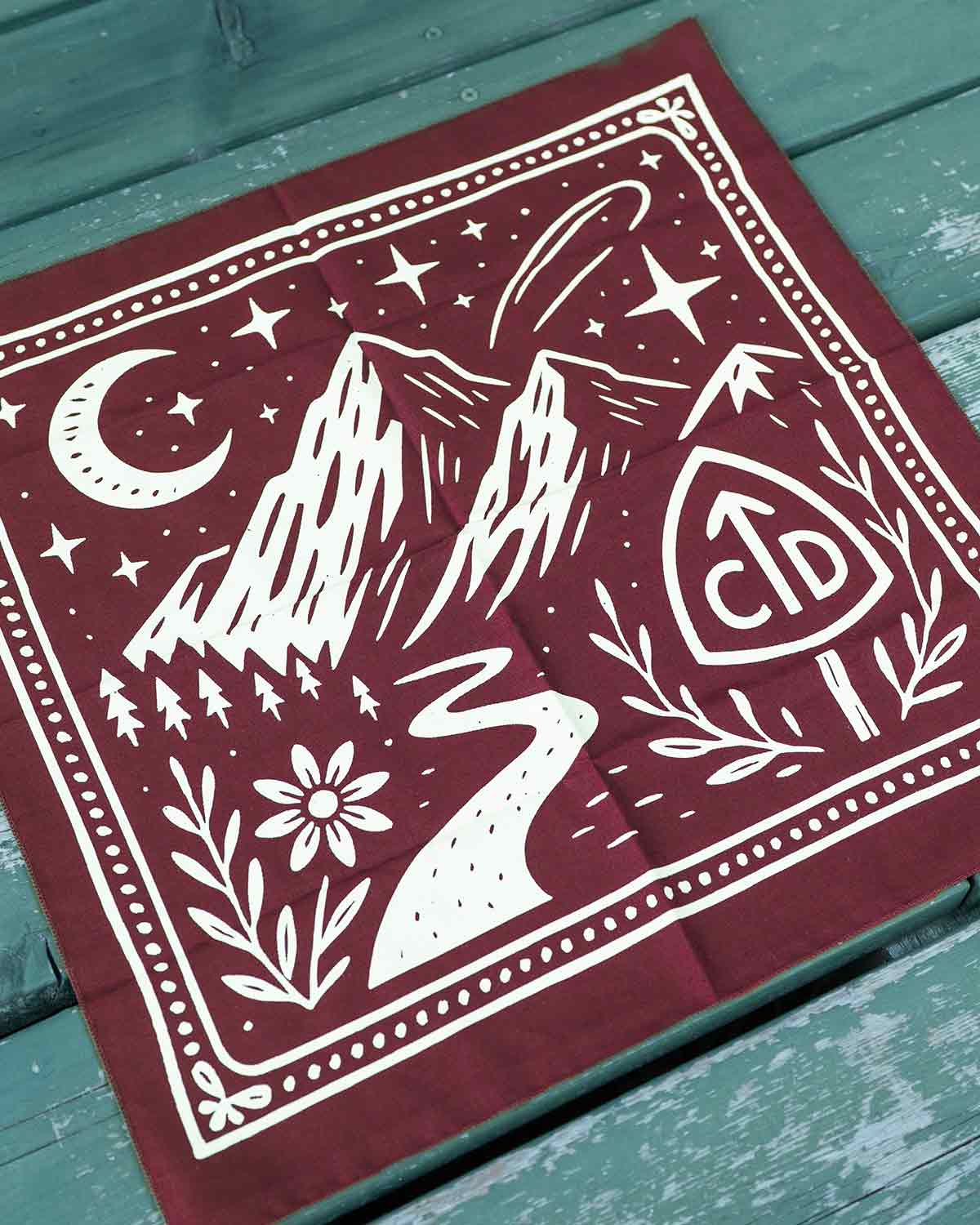 CDT Dark Sky Bandana|斜めから見た製品画像(Wine Red)