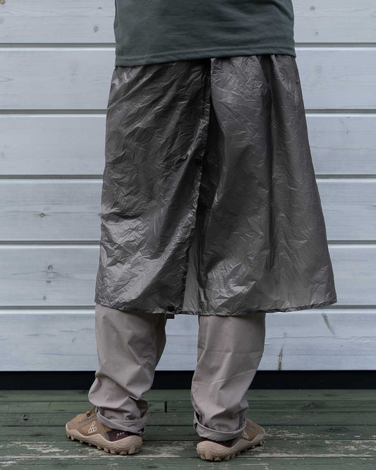 Enlightened Equipment Rain Wrap|着用イメージ(背面)