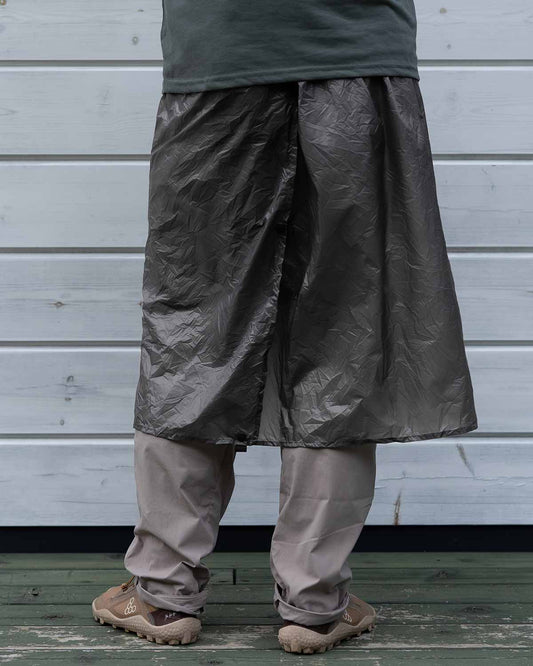 Enlightened Equipment Rain Wrap|着用イメージ(背面)