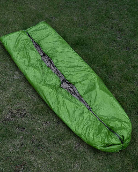 Enlightened Equipment Revelation APEX 30°F スリーピングキルト|使用時の背中面詳細