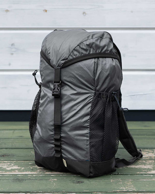 Equinox Parula Ultralite Daypack|Gray|軽量17Lデイパック 正面画像