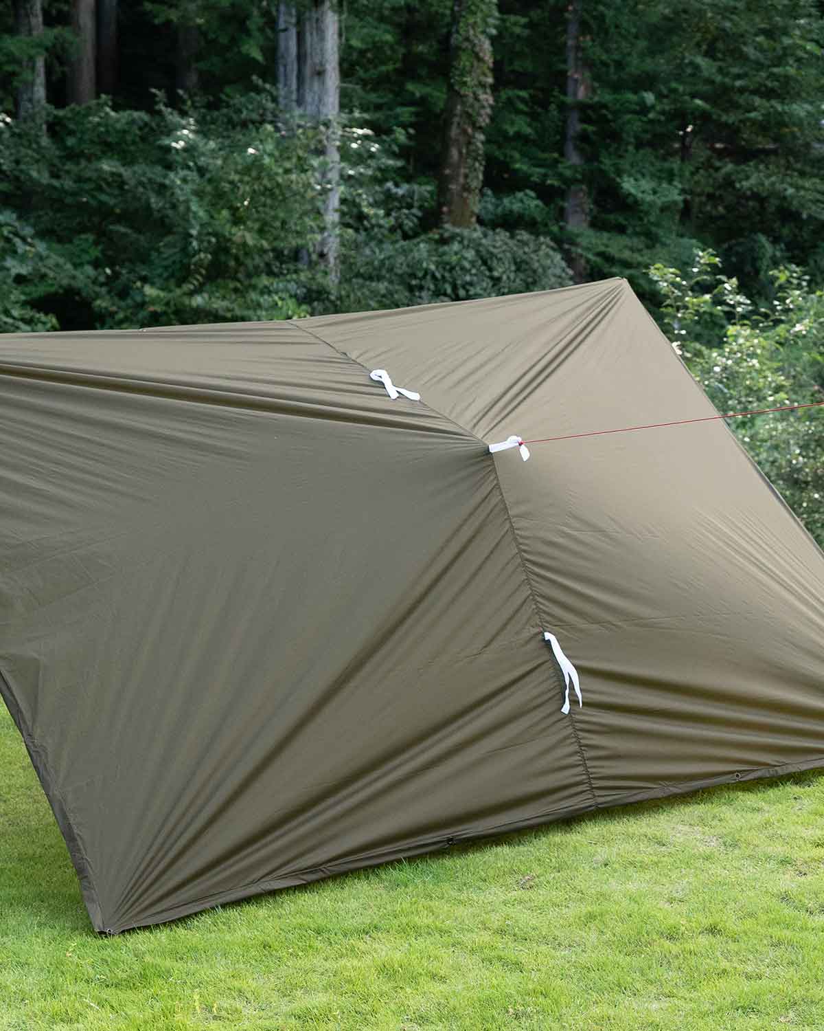 Equinox Globe Skimmer Ultralite Tarp|背面3本のタイアウトループ詳細