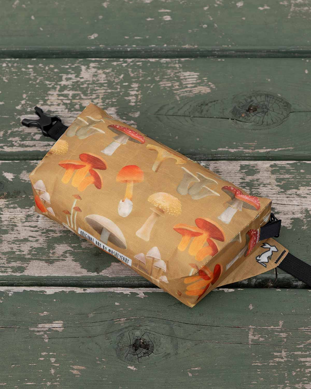 High Tail Designs Ultralight Fanny Pack – Ash Ryan｜ポップな超軽量