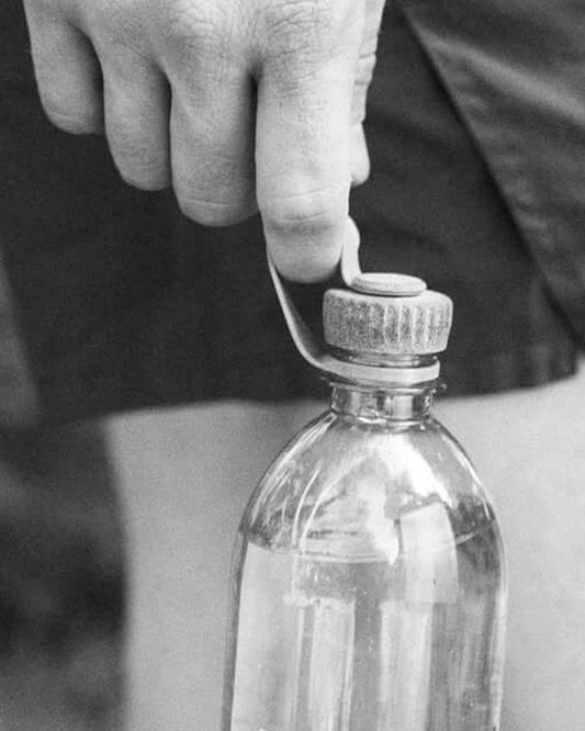 Igneous Cap & Tether|公式使用イメージ|Granite|ループで持ち運び