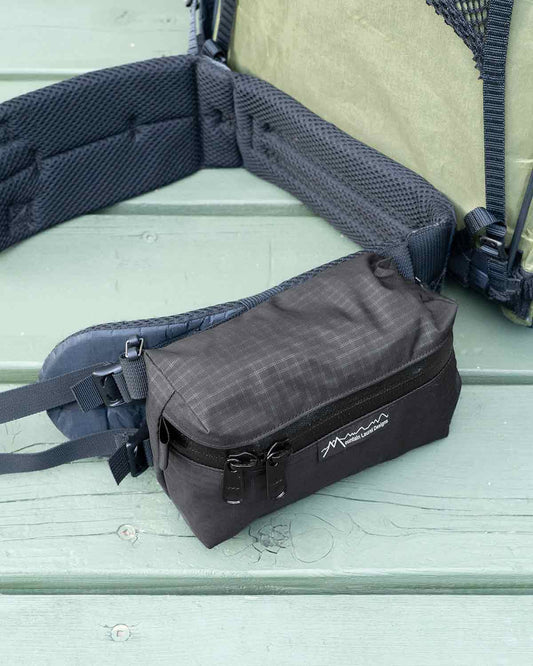 Mountain Laurel Designs Pack Pockets|太めのヒップベルトへの装着イメージ