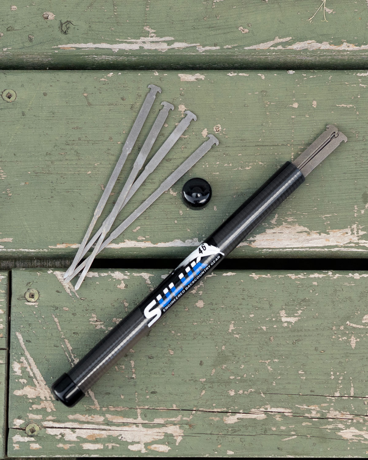 SULUK 46 Atani Titanium Tent Stakes|使用イメージ|Carbon Fiber Storage Tube に収納