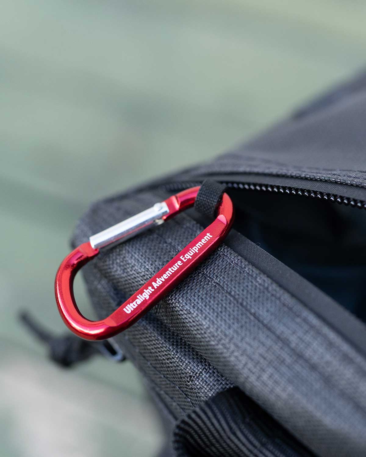 ULA DRAGONFLY|上部ポケット内キーループ詳細(カラビナ付き・製品画像)