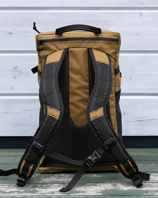 ULA Equipment Dragonfly|X-Pac VX21 Coyote Brown モデル 背面(製品画像)