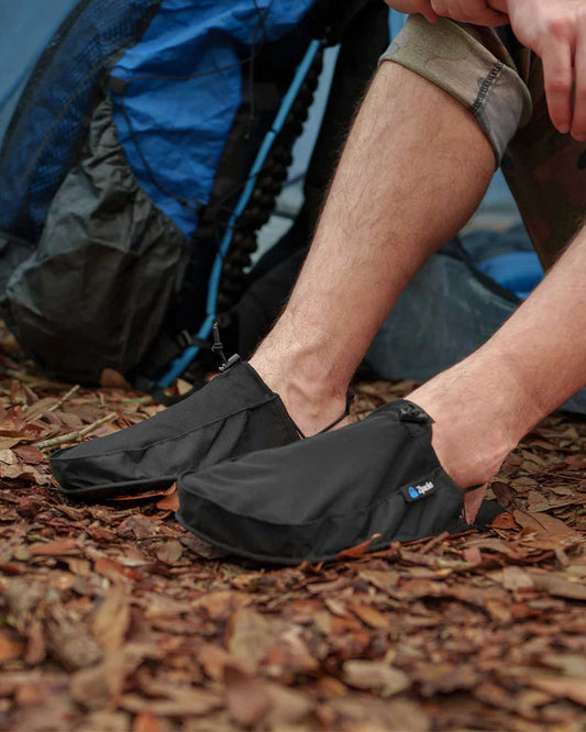 Zpacks Ultralight Camp Shoes ブラック 公式着用イメージ|通気性メッシュアッパーとショックコードヒール