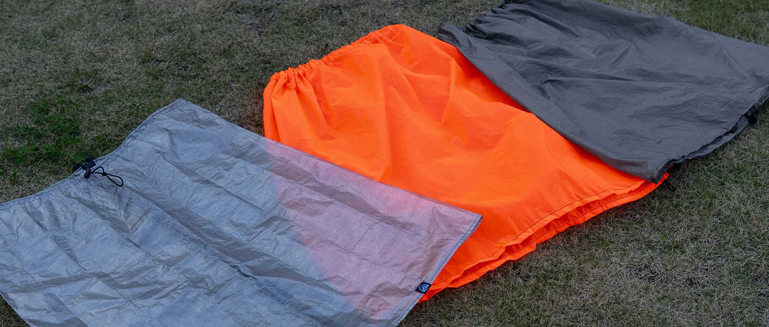 Zpacks DCF Rain Kilt、Enlightened Equipment Rain Wrap、ULA Equipment Rain Kilt の3つのレインスカートを並べた画像