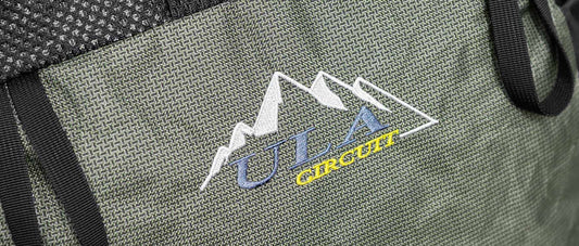 ULA Equipment Circuit｜25周年モデルの刺繍ロゴとHunter Green生地のディテール