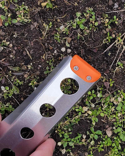 BoglerCo Ultralight Backpacking Trowel｜製品ディティール画像（オレンジ・エンドキャップ部分）