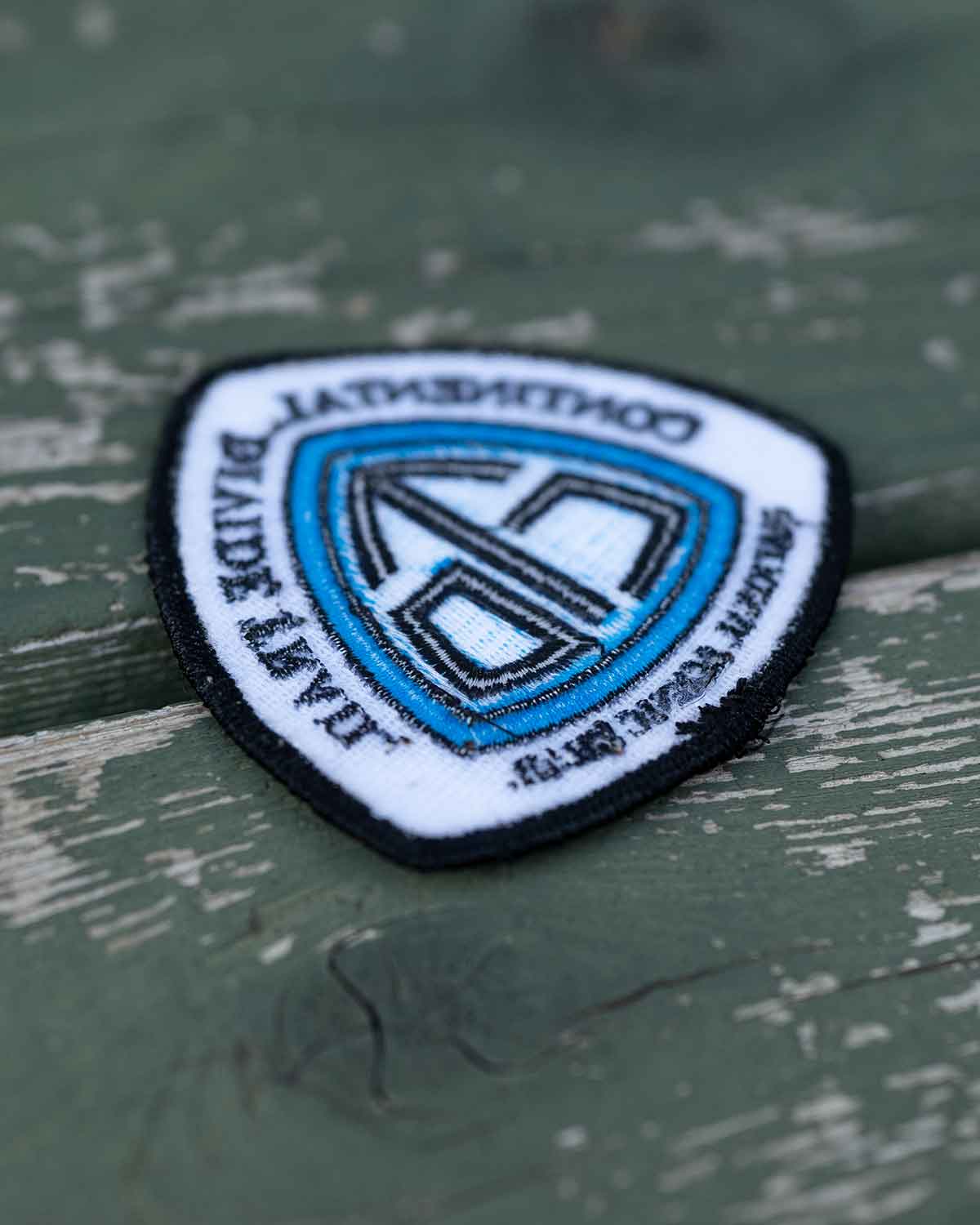 CDT Patch（コンチネンタル・ディバイド・トレイル公式ワッペン）の裏面ディテール