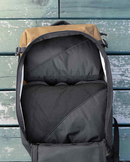 ULA Equipment Conforming Compression Cubes｜Dragonfly に Medium と Large を収納した使用イメージ