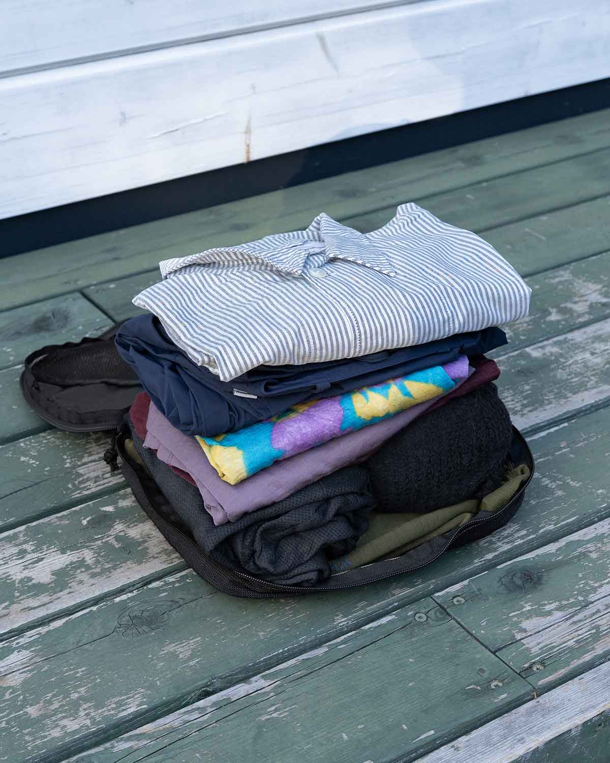 ULA Equipment Conforming Compression Cubes Large｜衣類を収納する前の状態（使用イメージ）