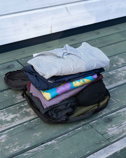 ULA Equipment Conforming Compression Cubes Large｜衣類を収納する前の状態（使用イメージ）