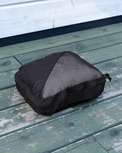 ULA Equipment Conforming Compression Cubes Large｜衣類を収納した後の状態（使用イメージ）