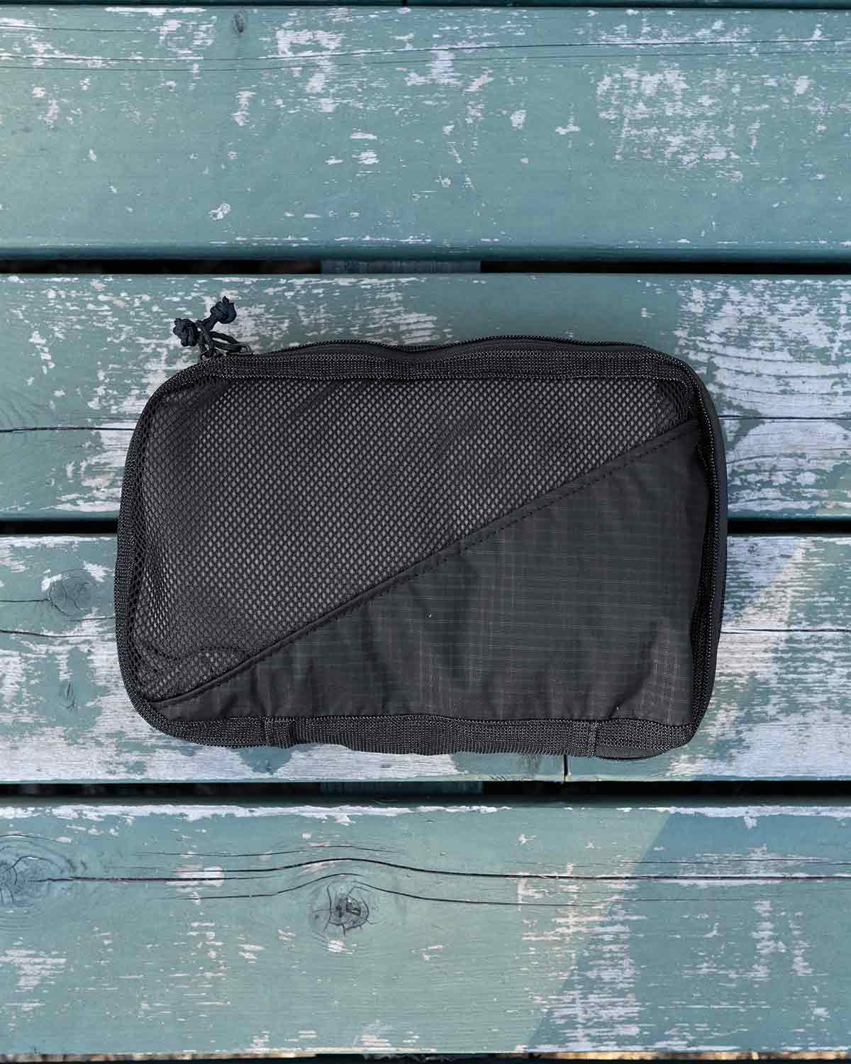 ULA Equipment Conforming Compression Cubes Medium｜Mediumサイズの外観（製品詳細）