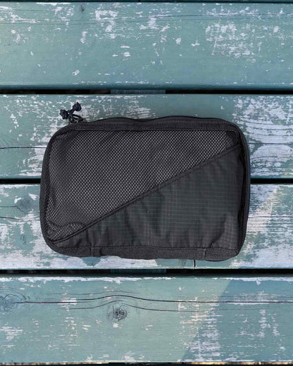 ULA Equipment Conforming Compression Cubes Medium｜Mediumサイズの外観（製品詳細）