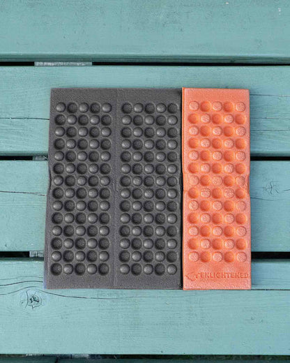 Enlightened Equipment EE Sit Pad｜表面と裏面
