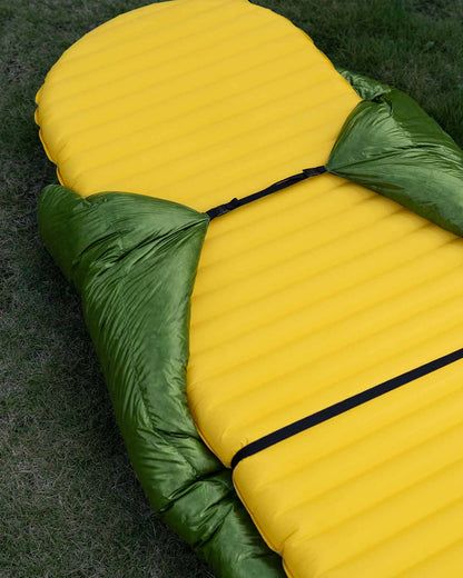 Enlightened Equipment Elastic Pad Straps｜フラットストラップをマットに固定した使用例
