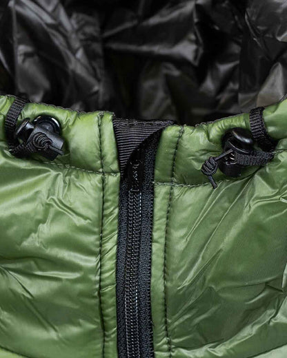 Enlightened Equipment Men's Torrid Jacket（Forest）｜フード部分のショックコード・ディテール（公式画像）