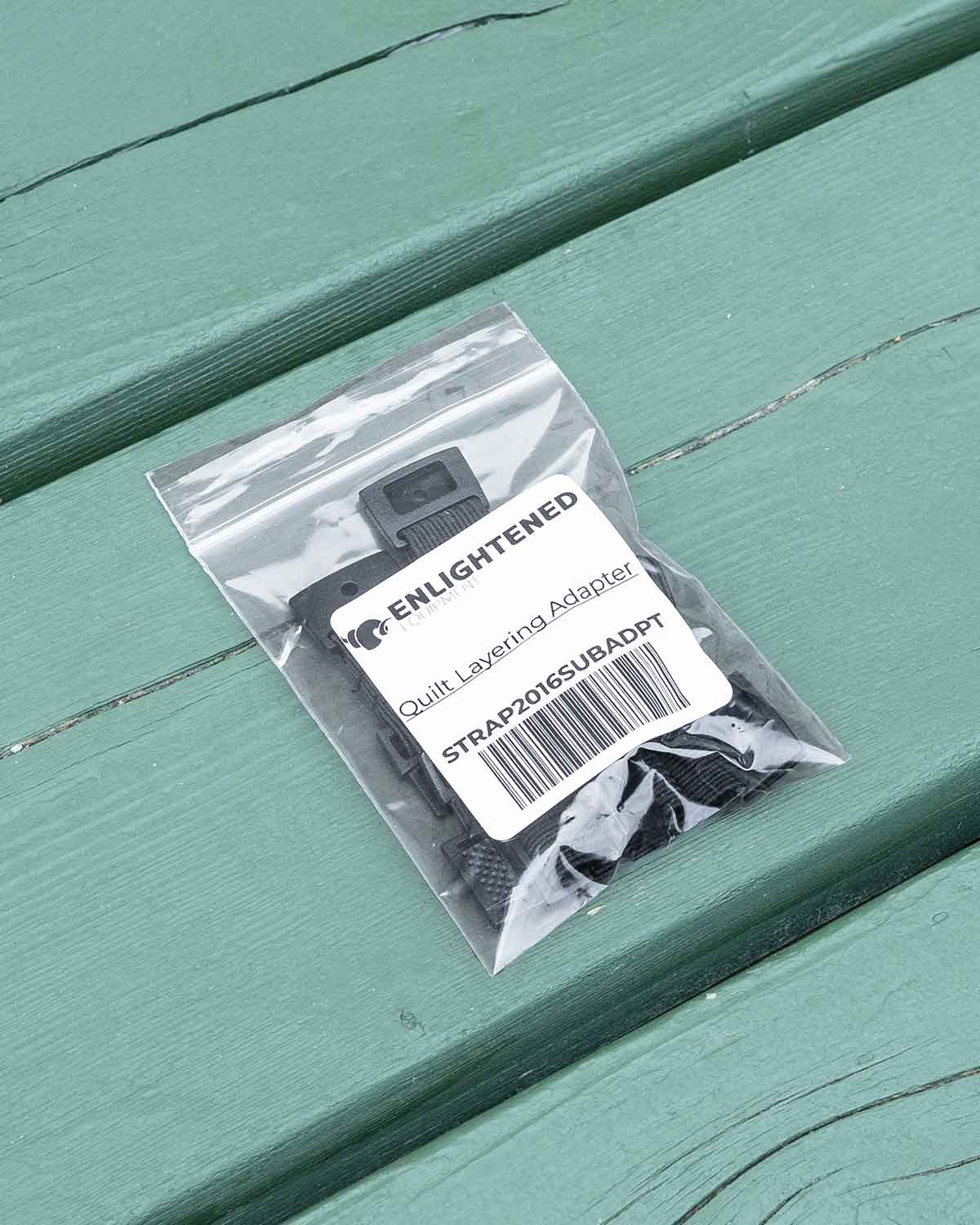 Enlightened Equipment Quilt Layering Adapter｜パッケージに入った製品画像