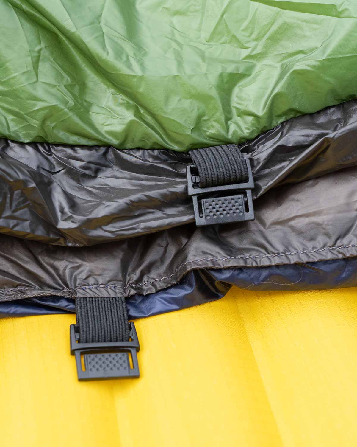Enlightened Equipment Quilt Layering Adapter｜アダプターを取り付けるキルトのコネクター部分