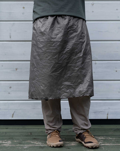 Enlightened Equipment Rain Wrap｜着用イメージ（正面）