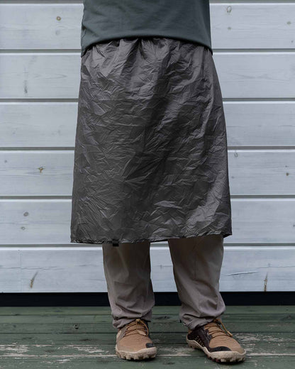 Enlightened Equipment Rain Wrap｜着用イメージ（正面）