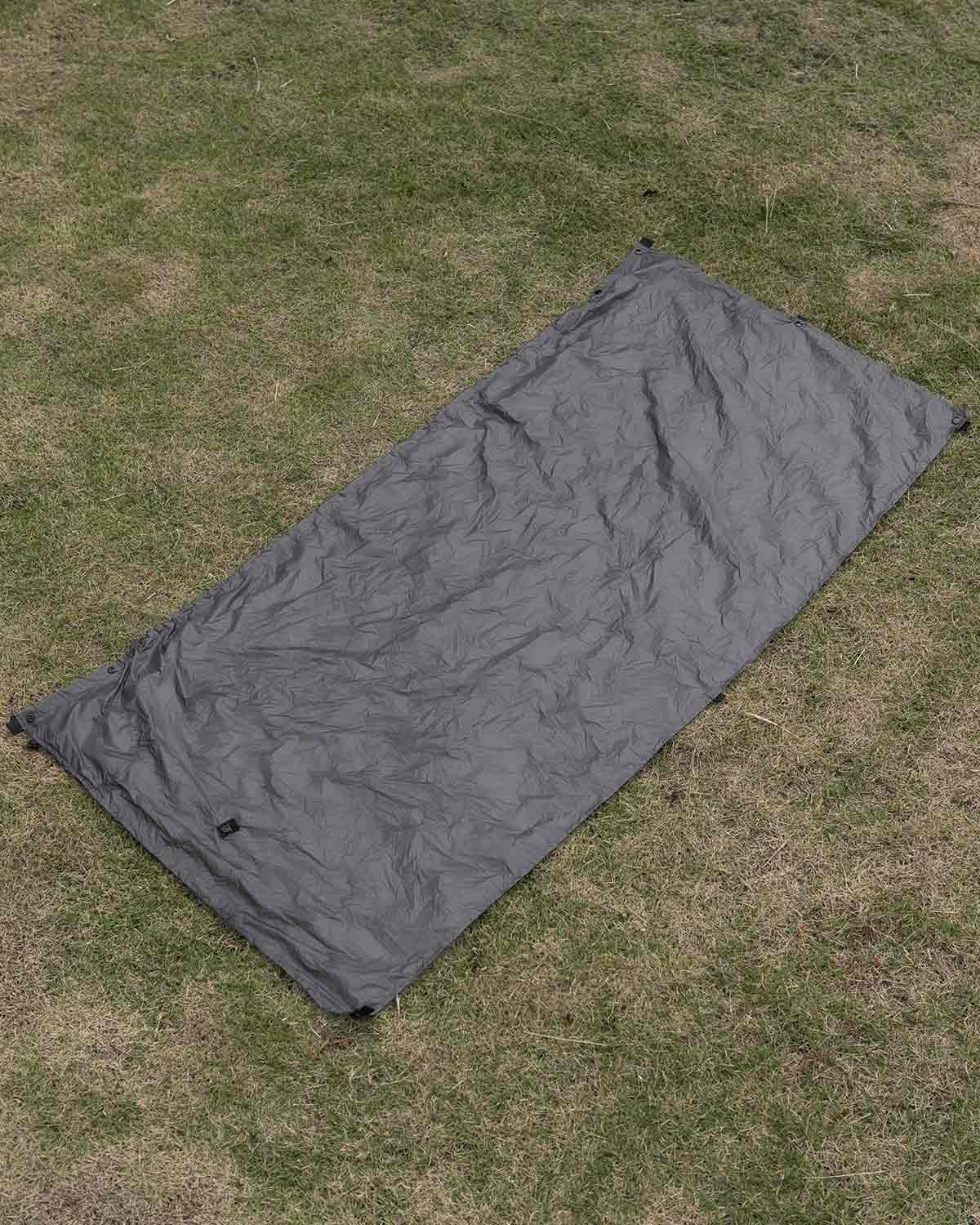 Enlightened Equipment Rain Wrap｜グランドシートとして広げた状態
