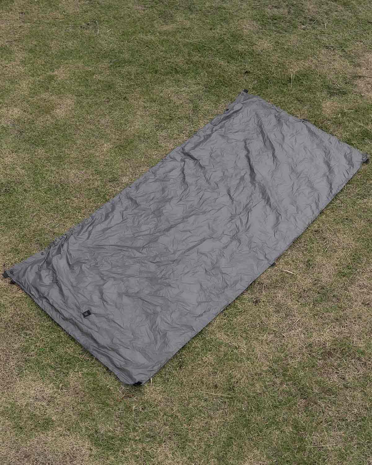 Enlightened Equipment Rain Wrap｜グランドシートとして広げた状態