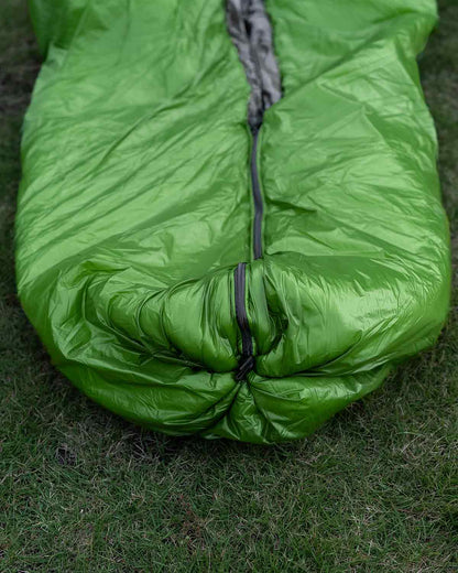 Enlightened Equipment Revelation APEX 40°F スリーピングキルト｜フットボックスを閉じた状態