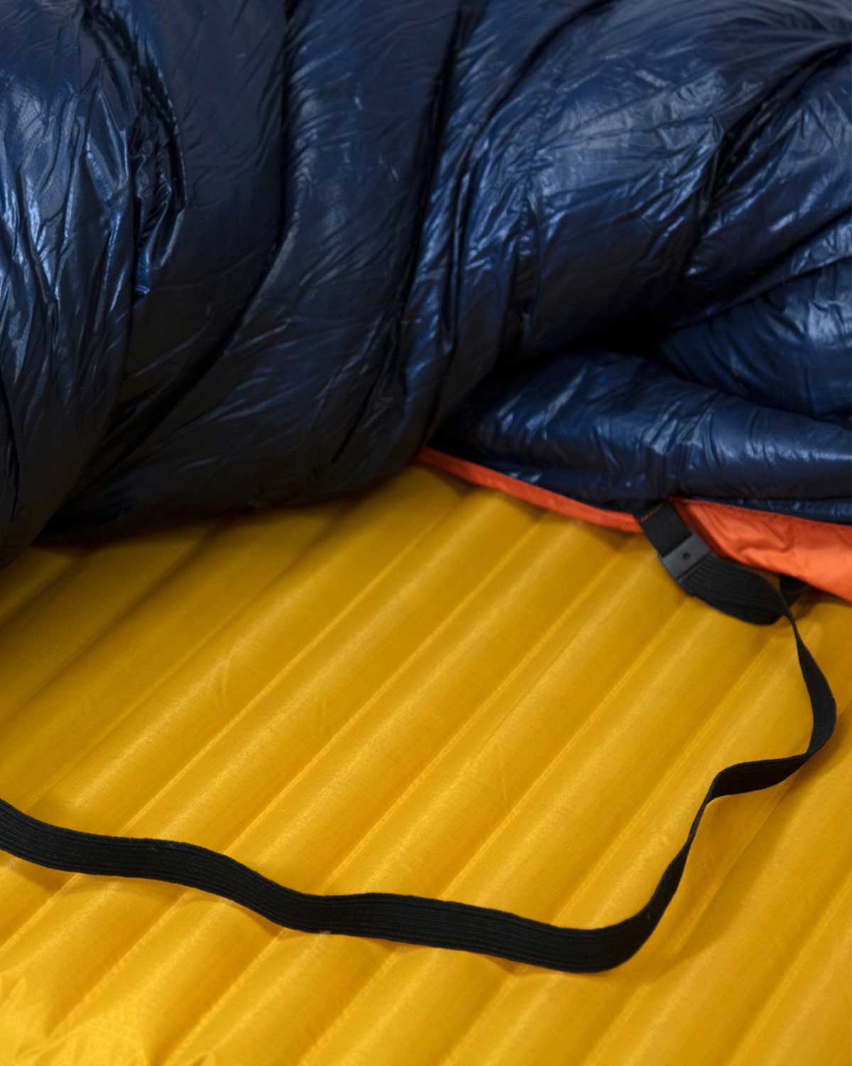 Enlightened Equipment Revelation｜フラットストラップの使用イメージ