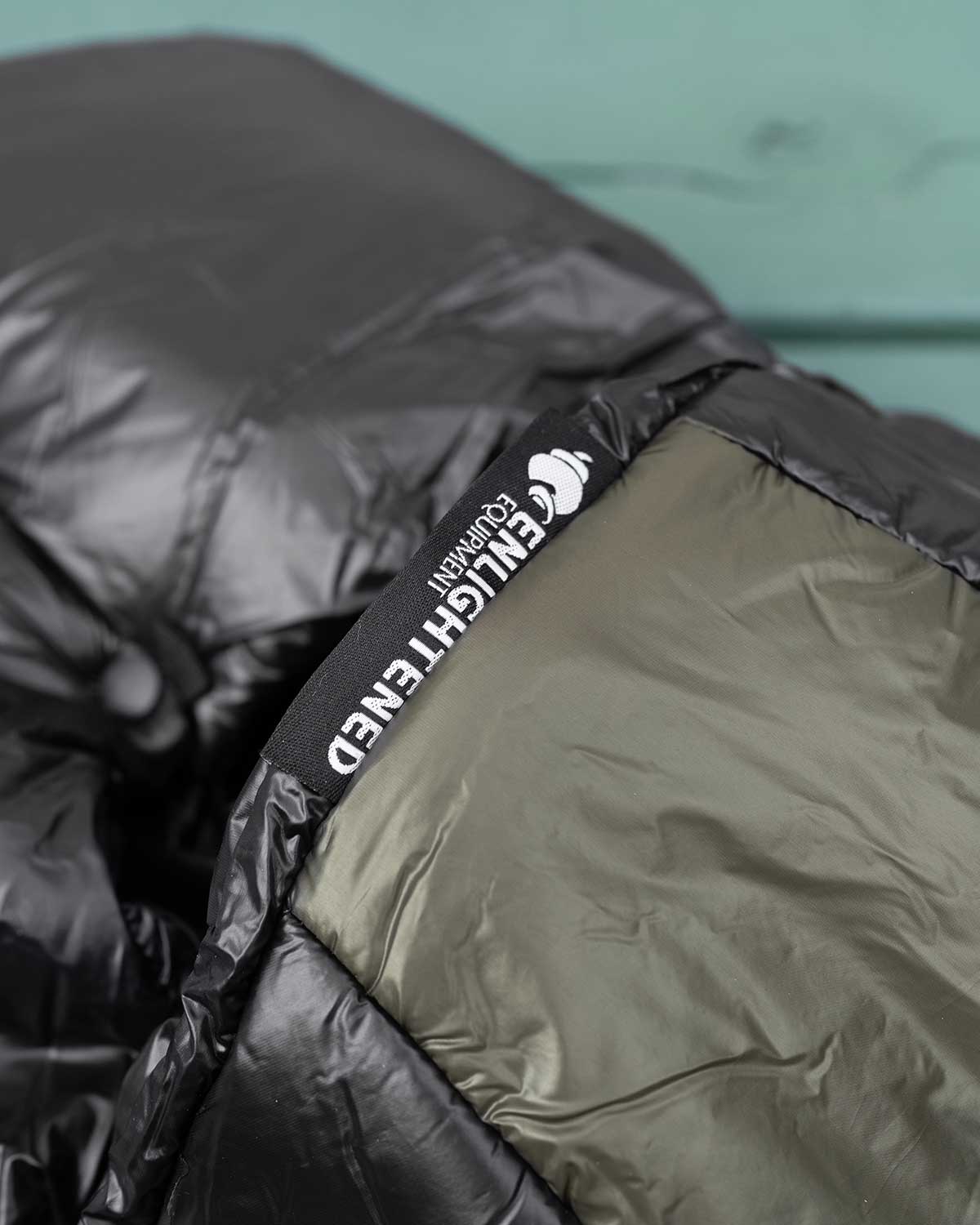 Enlightened Equipment Torrid Hood｜ロゴと素材感のディテール