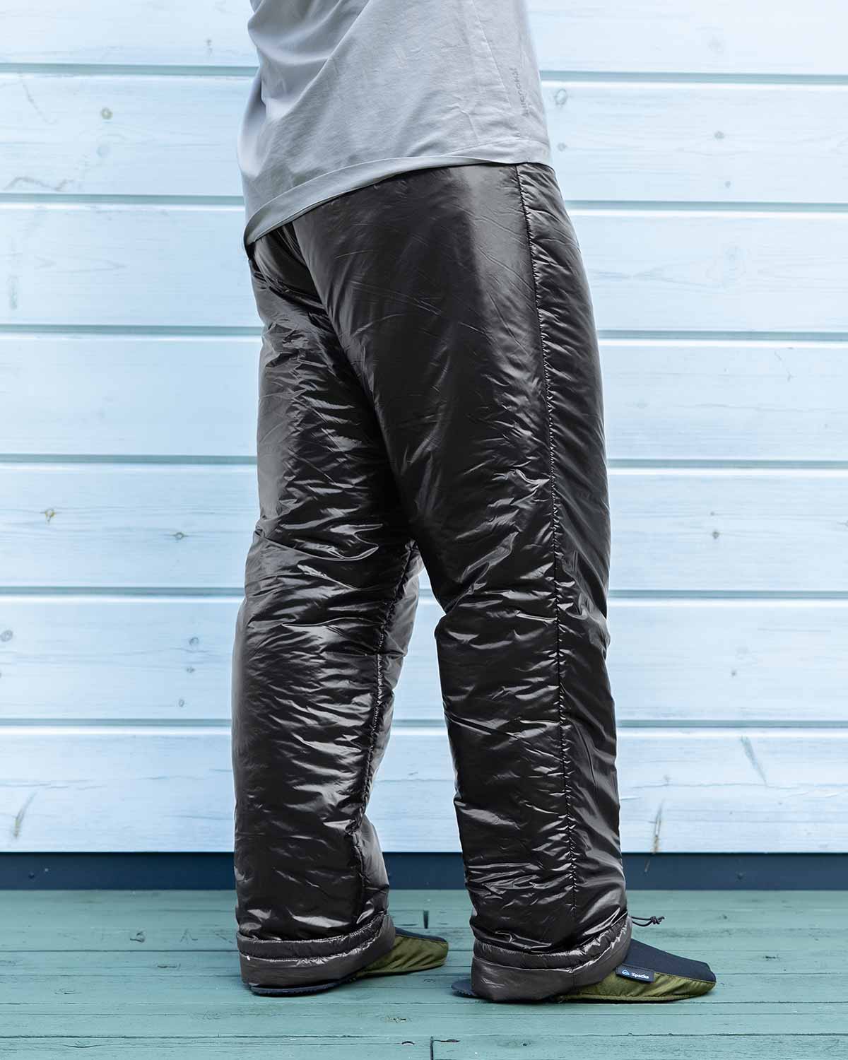 Enlightened Equipment Torrid Pants｜斜め後ろからの着用イメージ