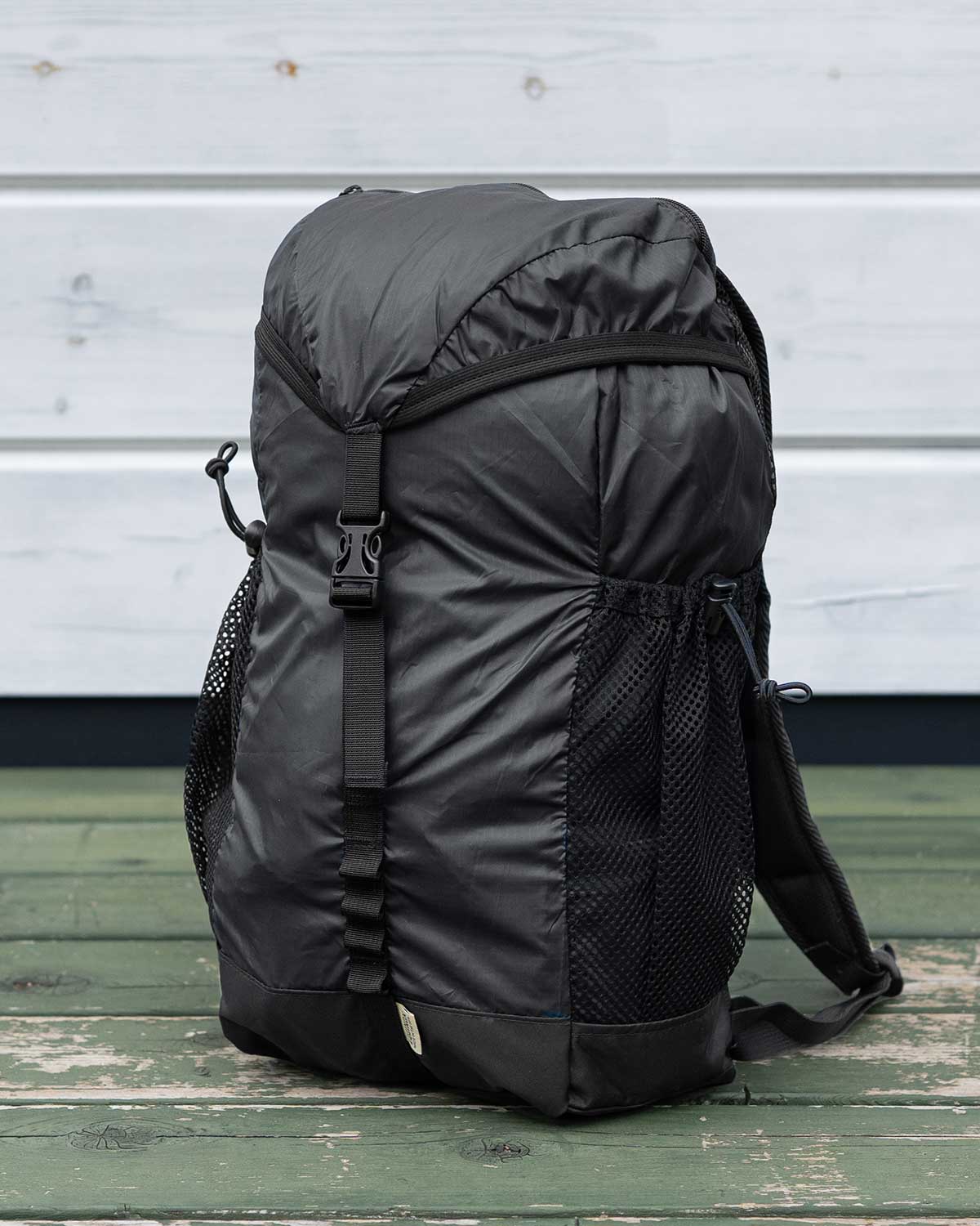 Equinox Parula Ultralite Daypack｜Black｜軽量17Lデイパック 正面画像