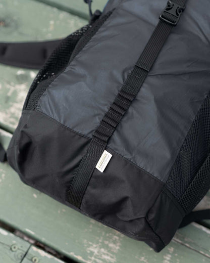 Equinox Parula Ultralite Daypack｜Black｜フロント部分のディテール画像