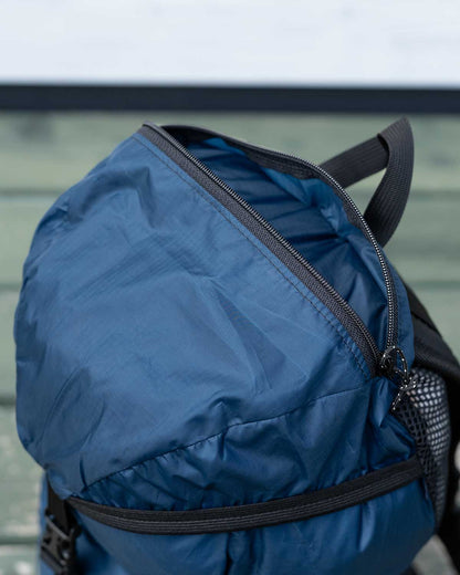 Equinox Parula Ultralite Daypack｜Ridge Blue｜上部ポケットのディテール画像