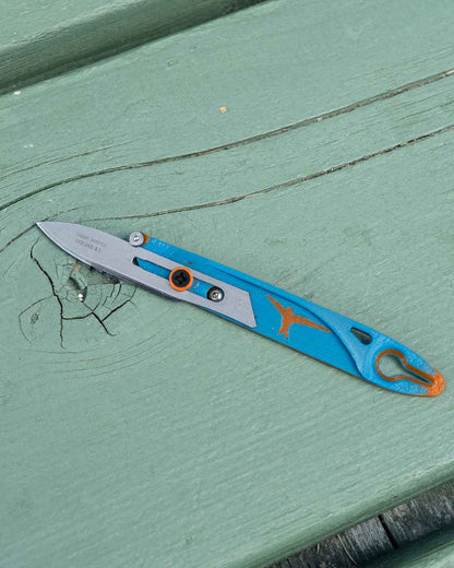 Gear Swifts Scalpel Knife No.36 Tick Remover｜製品画像（Blue / Orange）