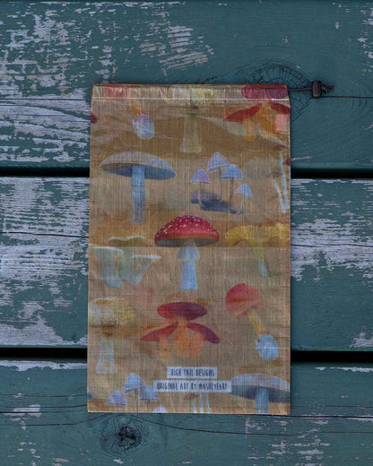 High Tail Designs Drawstring Sack｜Ash Ryan Botany Poster｜平置き プリント全体