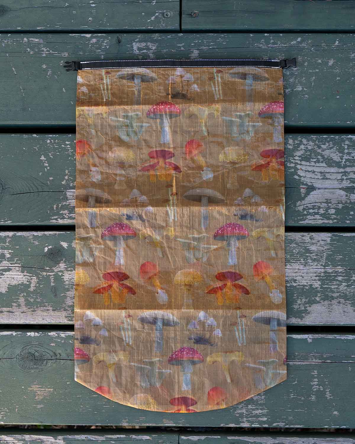 High Tail Designs Roll-Top Stuff Sack｜Ash Ryan Botany Poster｜Large サイズ 平置き