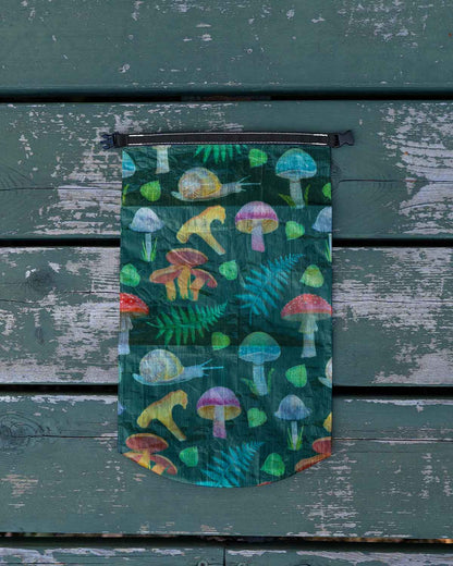 High Tail Designs Roll-Top Stuff Sack｜Ash Ryan Forest Mushroom｜Small サイズ 平置き