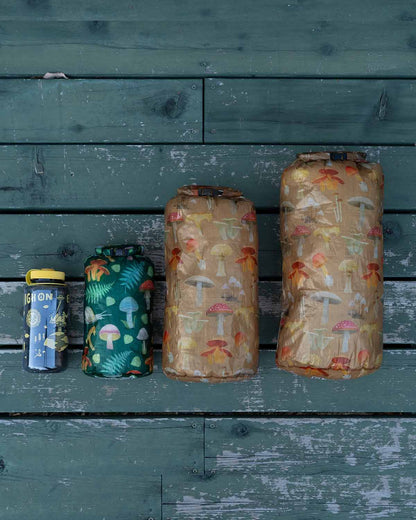 High Tail Designs Roll-Top Stuff Sack｜Ash Ryan｜3サイズ（Small・Medium・Large）のサイズ比較（1Lボトルとの比較）