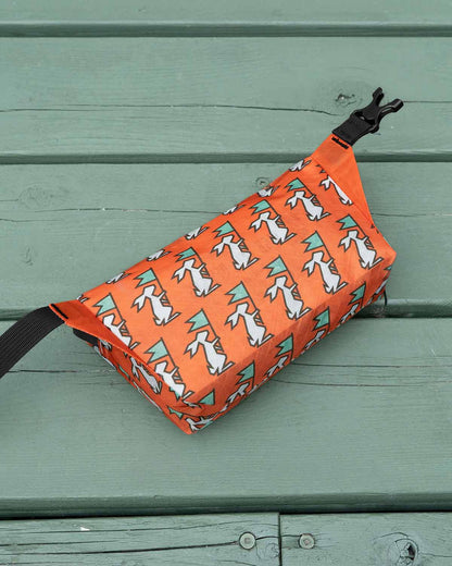 High Tail Designs The Ultralight Fanny Pack – TARCIT Limited｜Philly Orange 背面ディテール
