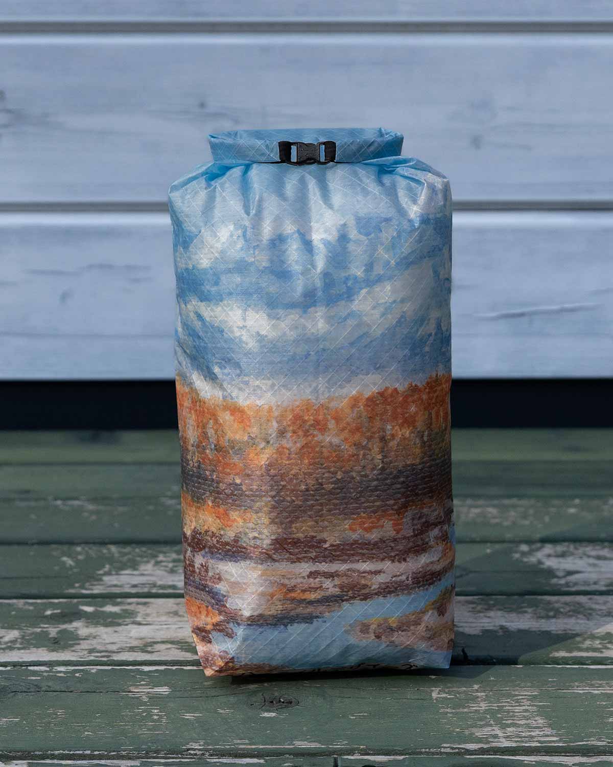 High Tail Designs TX50 Stuff Sacks Medium｜Hannah Beimborn Denali｜ロールトップスタッフサック使用イメージ