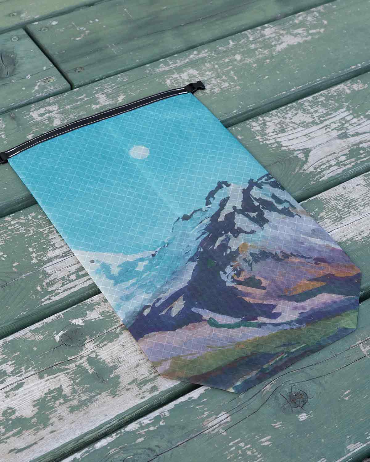 High Tail Designs TX50 Stuff Sacks Medium｜Hannah Beimborn Snowy Mountain Drive｜プリントディテール