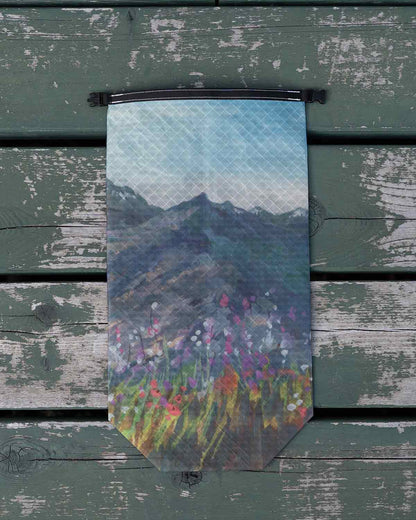 High Tail Designs TX50 Stuff Sacks Small｜Hannah Beimborn Mountain Flora｜平置き