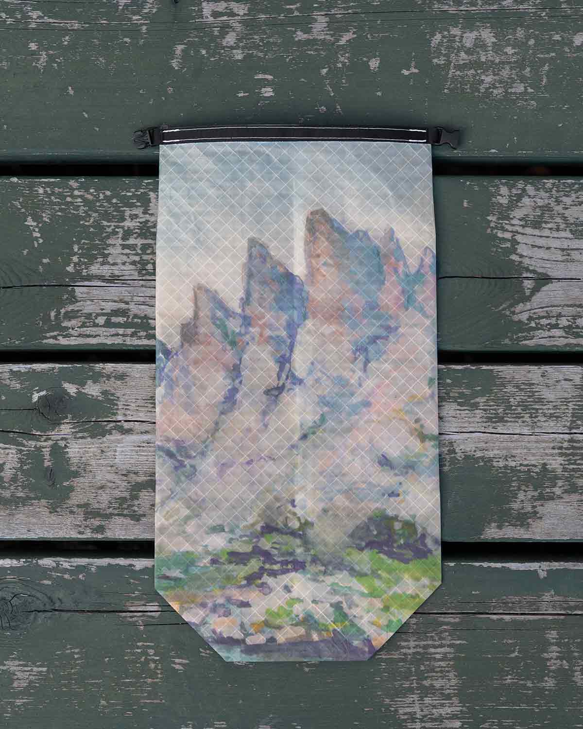 High Tail Designs TX50 Stuff Sacks Small｜Hannah Beimborn Sky Pond｜平置き