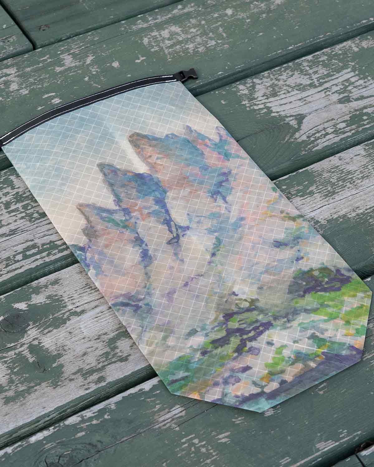 High Tail Designs TX50 Stuff Sacks Small｜Hannah Beimborn Sky Pond｜プリントディテール